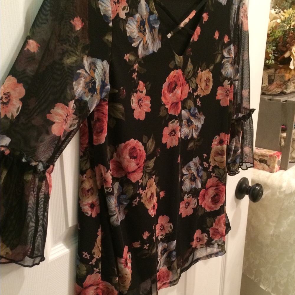 NWOT floral rose mess lined top